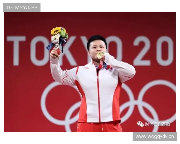汪周雨今天居然穿运动鞋配皮西装，这造型谁能顶得住？